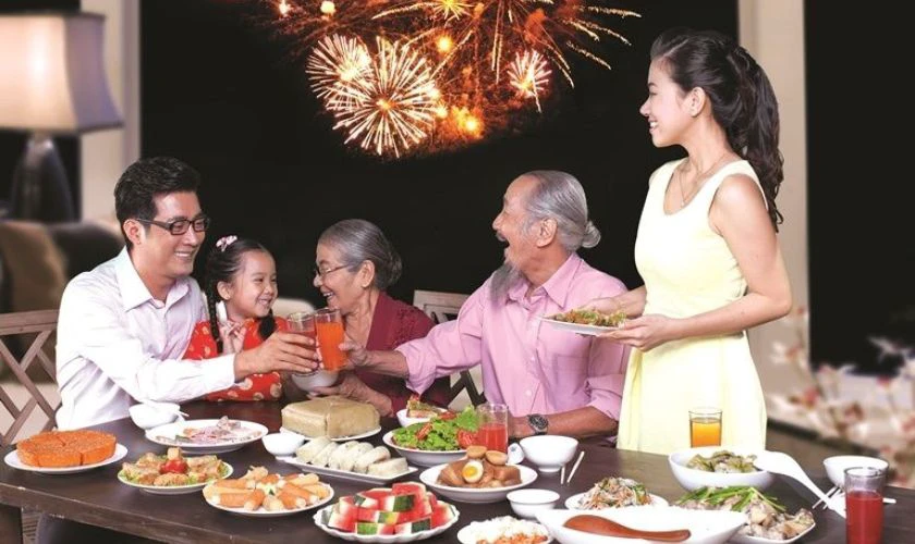 Ảnh gia đình đón giao thừa đẹp