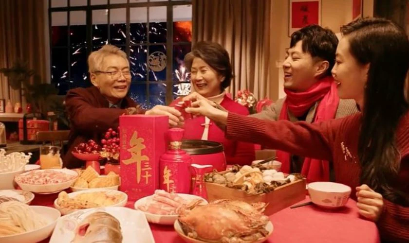 Ảnh gia đình đón giao thừa nổi bật