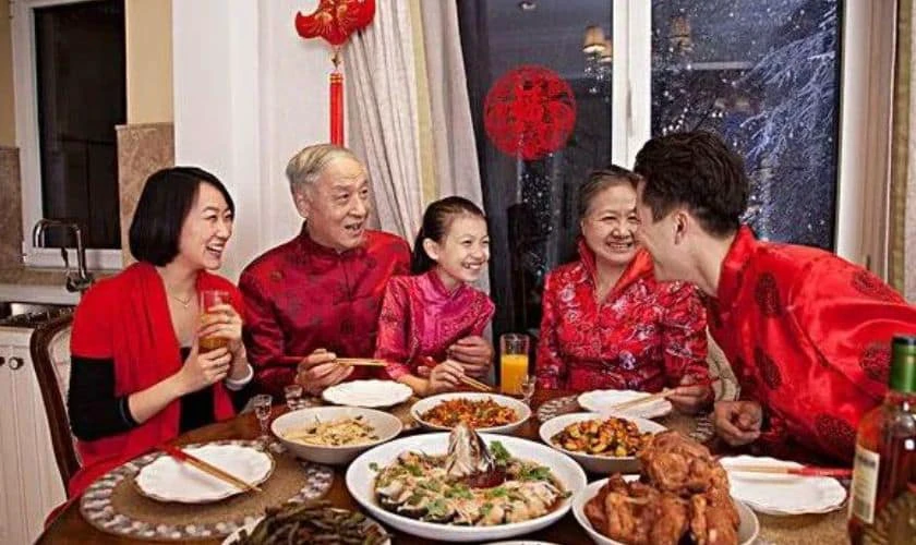 Ảnh gia đình đón giao thừa mượt mà