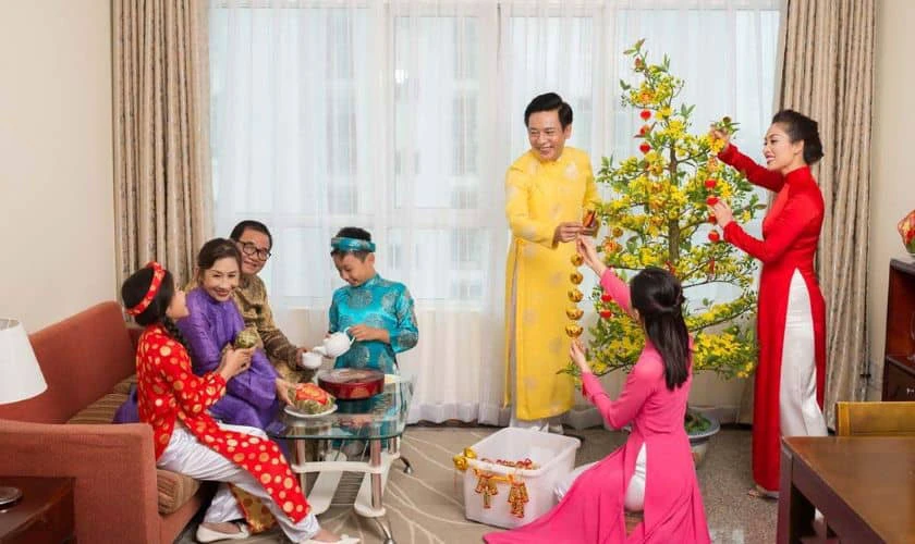 Hình nền Tết 2026 gia đình trang trí nhà cửa