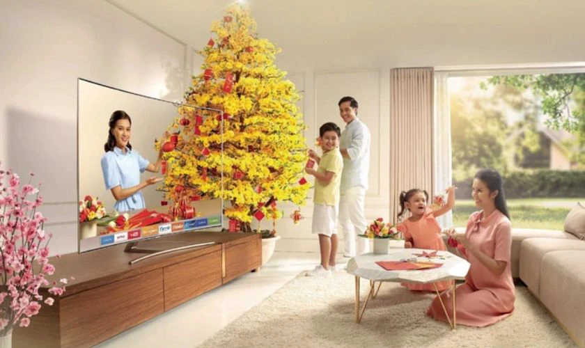 Hình nền Tết 2026 gia đình trang trí nhà cửa tràn ngập niềm vui