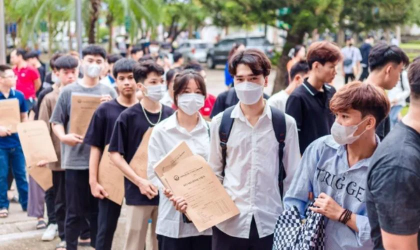 Thí sinh gửi hồ sơ nhập học Đại học