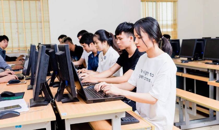 Theo dõi thông báo trên cổng thông tin