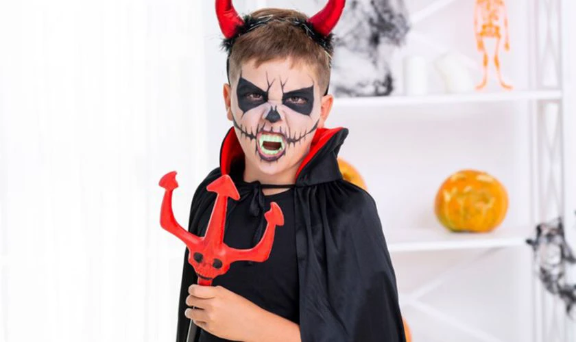 Hóa trang Halloween cho bé rùng rợn đẹp
