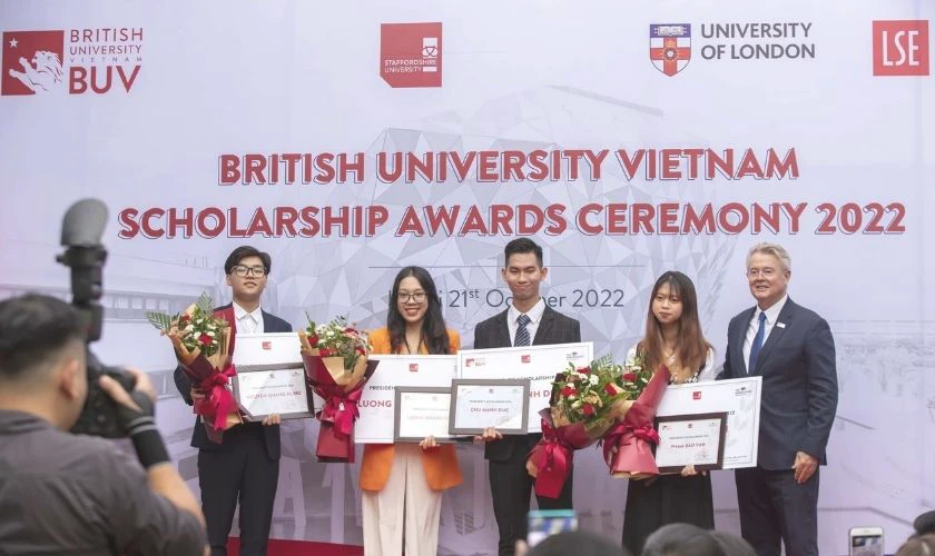 Chính sách miễn giảm học phí và học bổng BUV