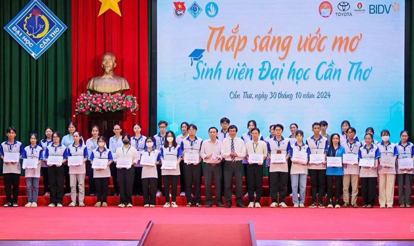 Các yếu tố ảnh hưởng đến học phí Đại học Cần Thơ - Học bổng