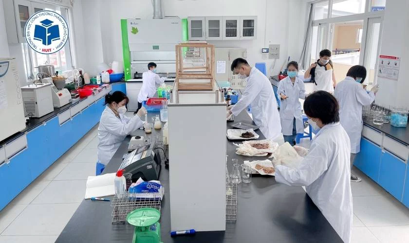 Các yếu tố ảnh hưởng đến Học phí Đại học Công Thương 2025