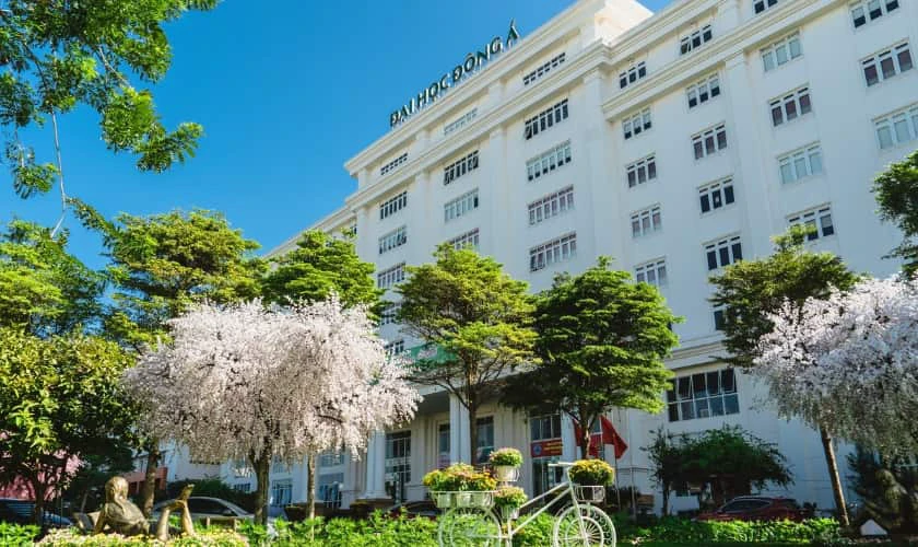 Các yếu tố ảnh hưởng đến học phí Đại học Đông Á 2025