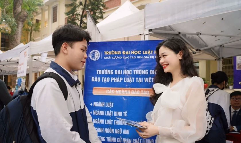 Chương trình đào tạo là yếu tố ảnh hưởng đến học phí Đại học Luật Hà Nội