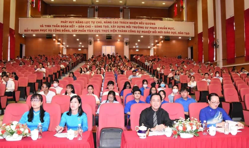 Các yếu tố ảnh hưởng đến học phí Đại học Sư Phạm TPHCM 2025