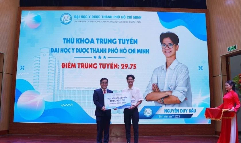 Chính sách miễn giảm học phí và học bổng đại học Y Dược TP.HCM