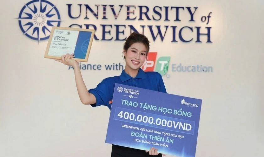 Học bổng GRE Talent được trao cho sinh viên mới nhập học có thành tích nổi bật