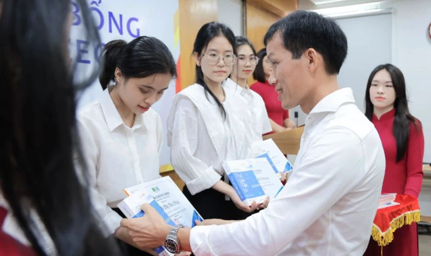 Chính sách miễn giảm học phí và học bổng HANU
