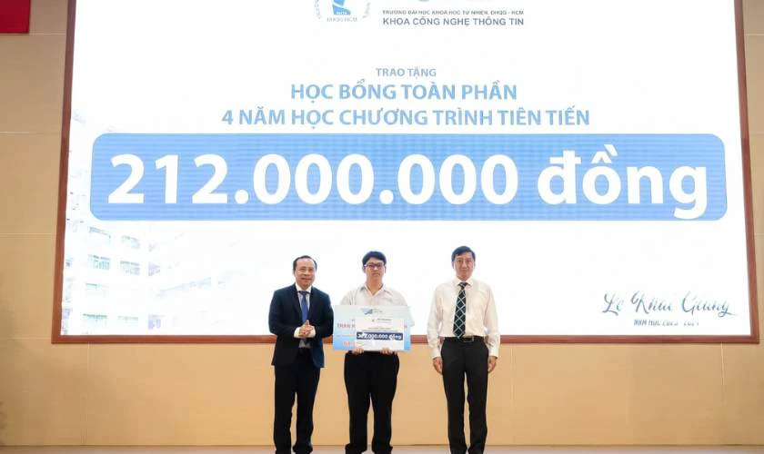 Học bổng tại trường