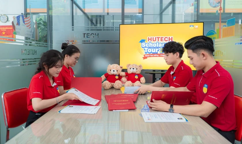 Học bổng tuyển sinh HUTECH