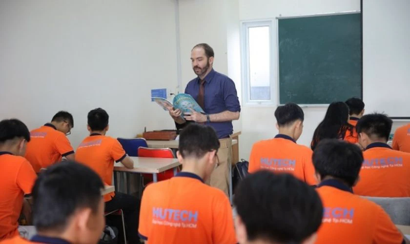 Chương trình quốc tế hoặc liên kết