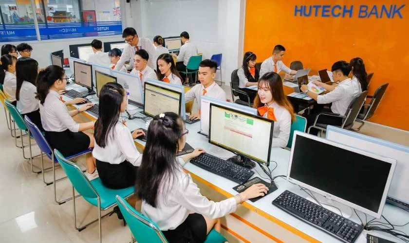 Các khoản chi phí khác ngoài Học phí HUTECH 2025