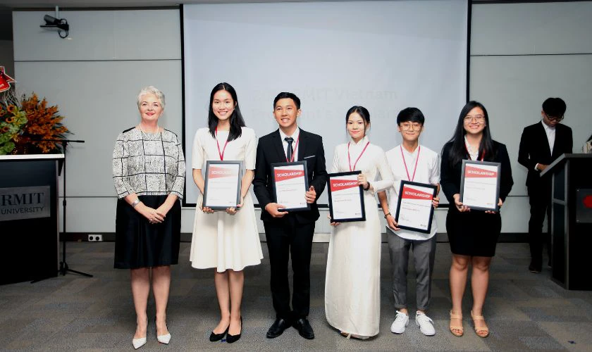 Chính sách miễn giảm học phí và học bổng
