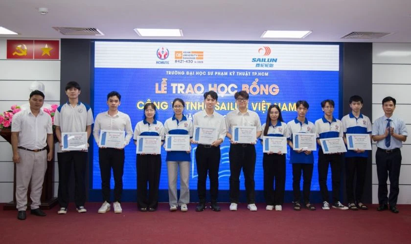 Chính sách miễn giảm học phí và học bổng