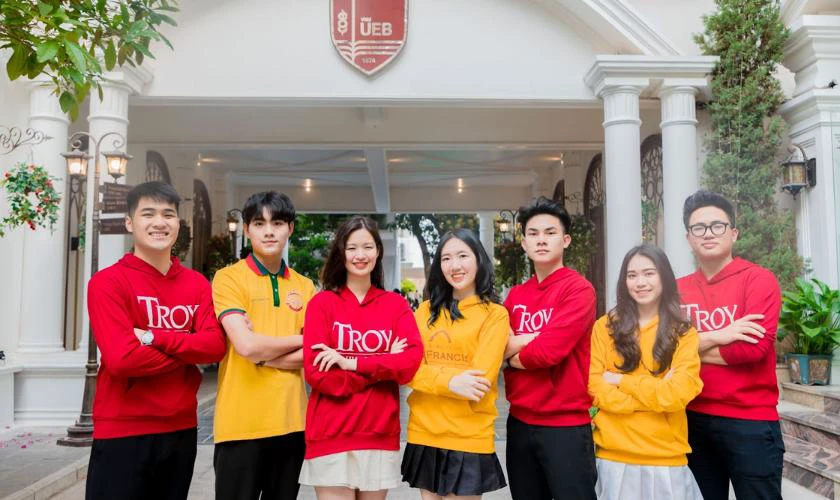 Cách tính học phí UEB 2025 đơn giản, chính xác