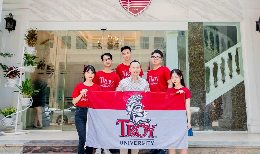 Chính sách miễn giảm và học bổng