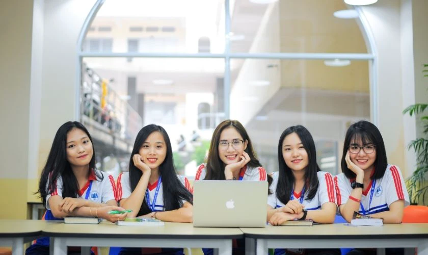Cách đóng Học phí UEH năm 2025
