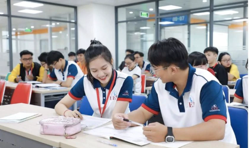 Lưu ý khi đóng Học phí UEH 2025