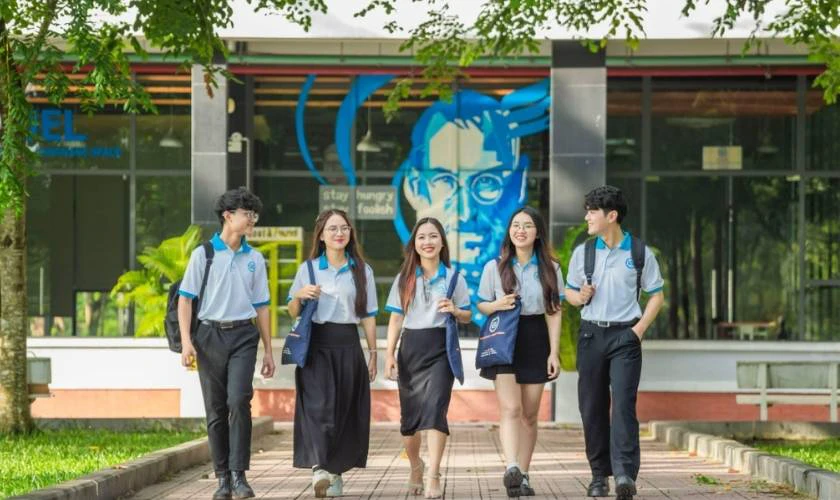 Các yếu tố ảnh hưởng đến học phí UEL