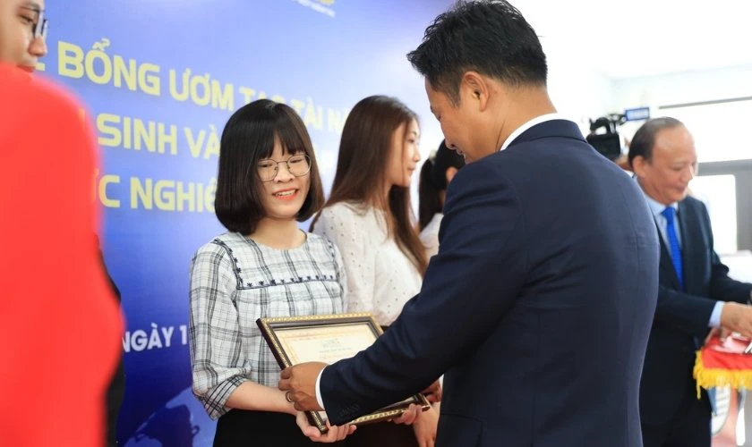Miễn giảm cho đối tượng đặc biệt