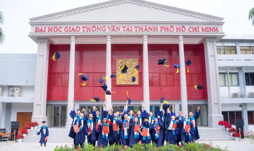 Các yếu tố ảnh hưởng đến học phí UTH 2025