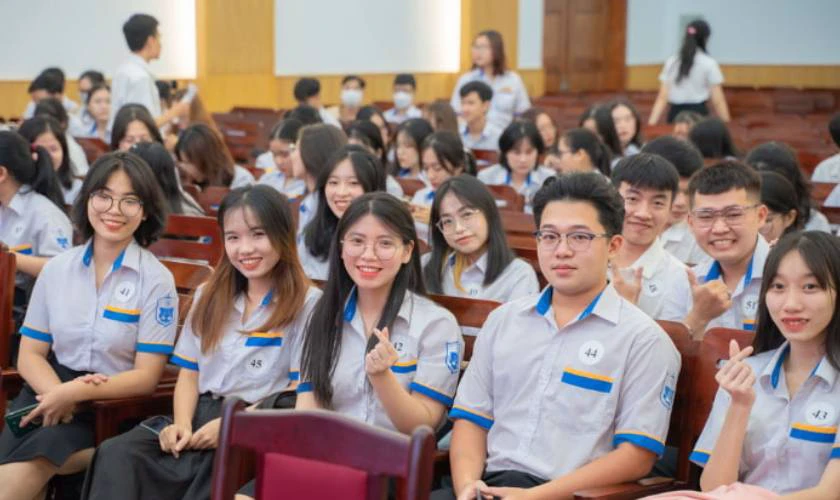 Các khoản chi phí khác ngoài học phí UTH 2025