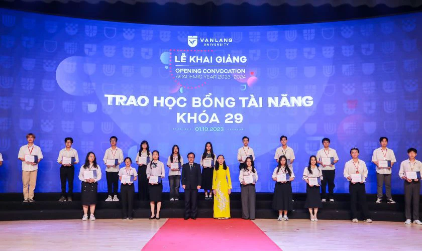 Chính sách miễn giảm học phí và học bổng Văn Lang