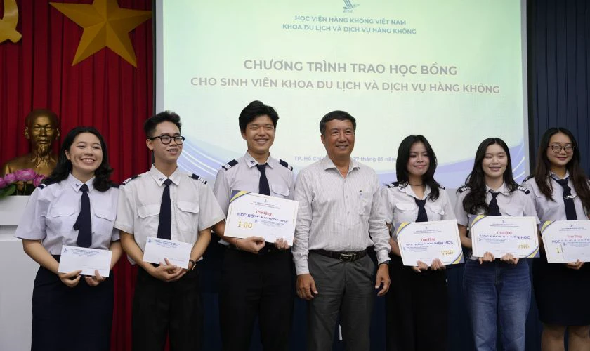 Chính sách miễn giảm học phí và học bổng Học viện Hàng không