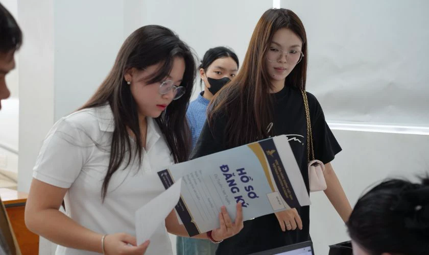 Cách đóng Học viện Hàng không học phí năm 2025