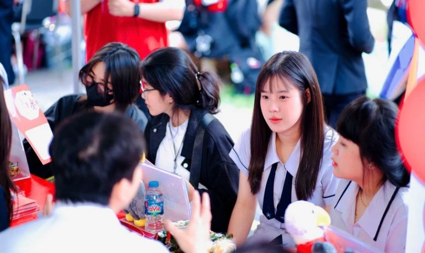 Các yếu tố ảnh hưởng đến Hồng Bàng học phí 2025