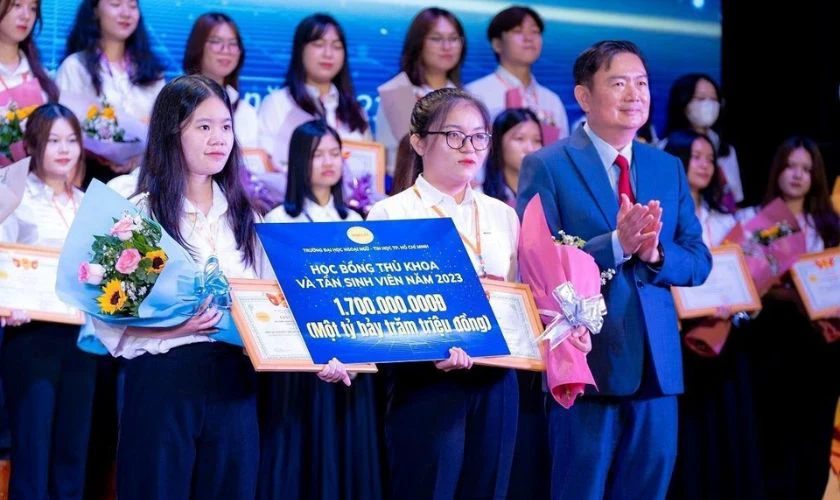 Học bổng tuyển sinh tại Huflit