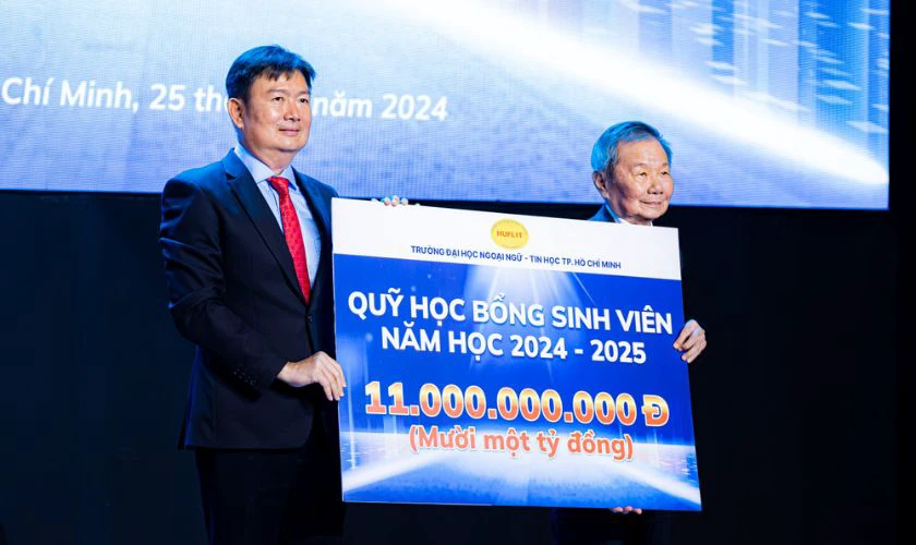 Bên cạnh học bổng, Huflit còn triển khai Quỹ hỗ trợ sinh viên