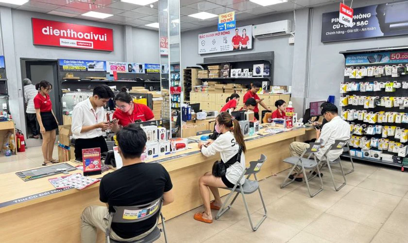 Mang m&aacute;y đến Điện Thoại Vui để được kiểm tra pin chuy&ecirc;n nghiệp