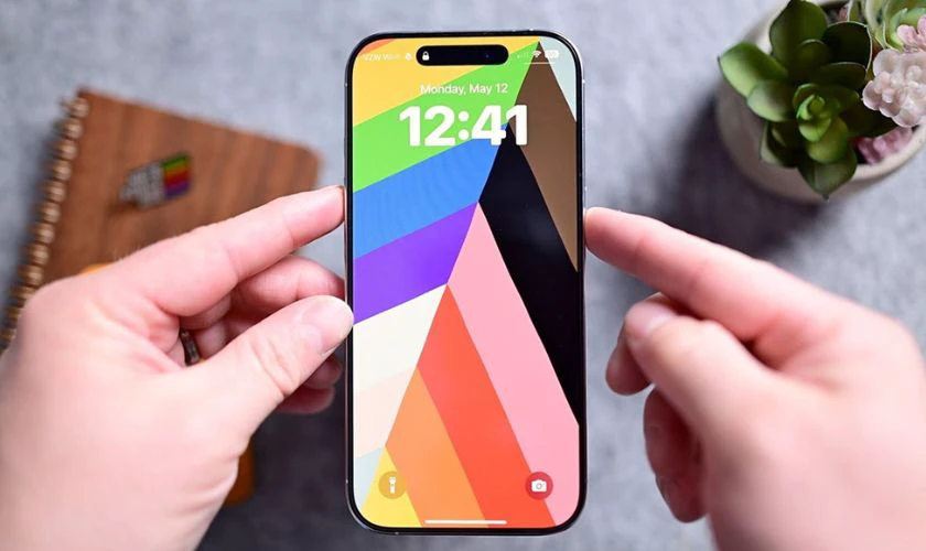 iOS 18.5 có gì mới? Ra mắt hình nền Pride Harmony