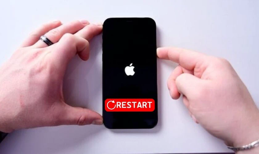 Cách khắc phục iOS 26.2 nóng máy - Khởi động lại iPhone