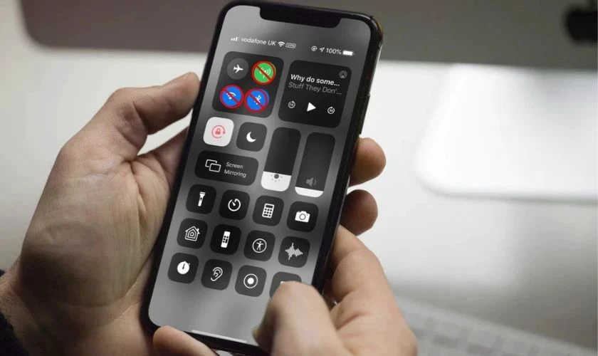 Tắt các kết nối không cần thiết như Bluetooth, AirDrop, GPS