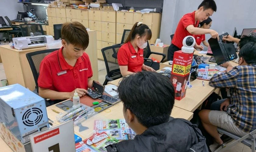 Địa chỉ thay pin điện thoại iPhone uy tín, chính hãng