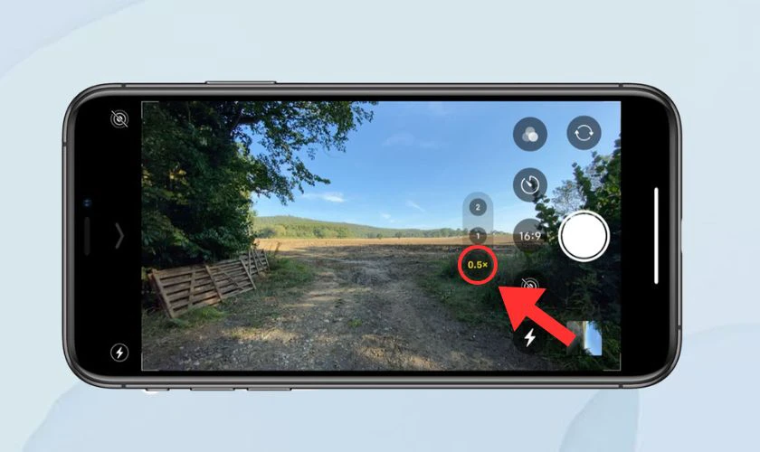 iPhone 11 có cam 0.5 không?
