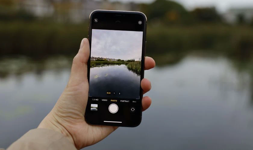 Ưu điểm của cam 0.5x trên iPhone 11