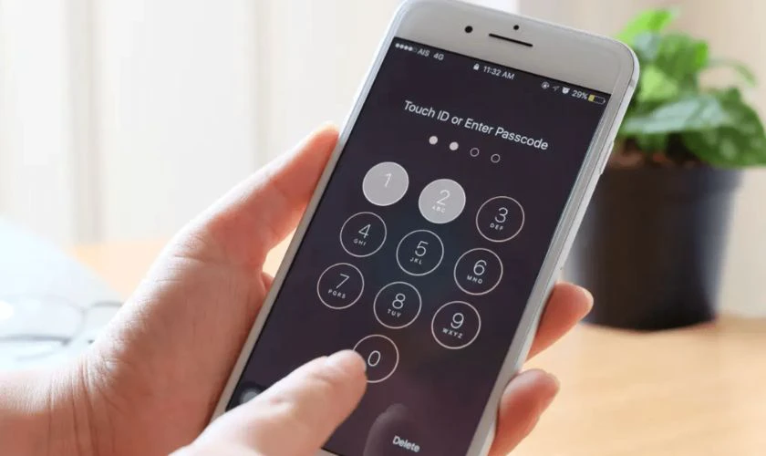 Nên mua iPhone 11 hay những điện thoại có cảm biến vân tay?