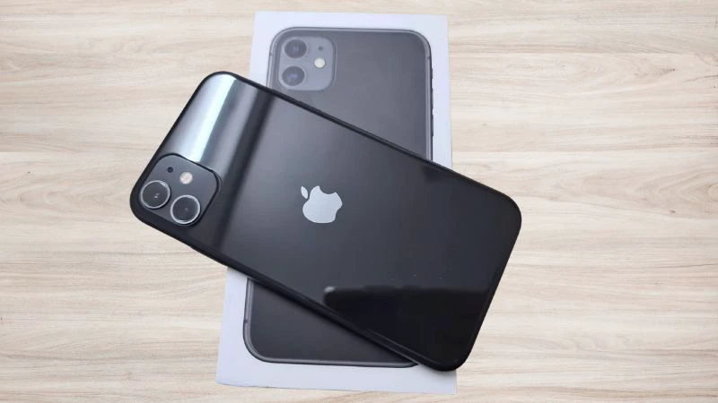 iPhone 11 màu đen: cổ điển, bền màu