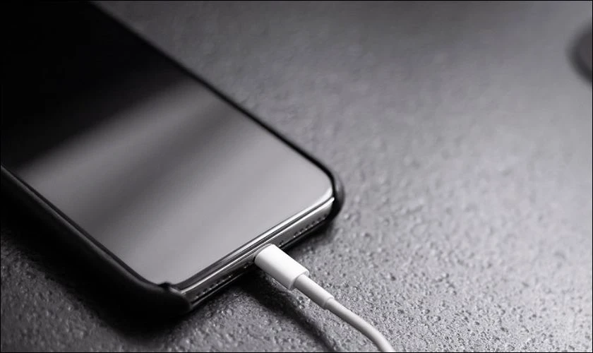 iPhone 11 mới mua về không cần sạc đủ 8 tiếng 3 lần đầu như truyền thống
