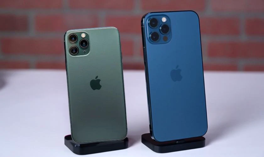 Nút bấm và cổng kết nối trên iPhone 11 Pro và 12 Pro