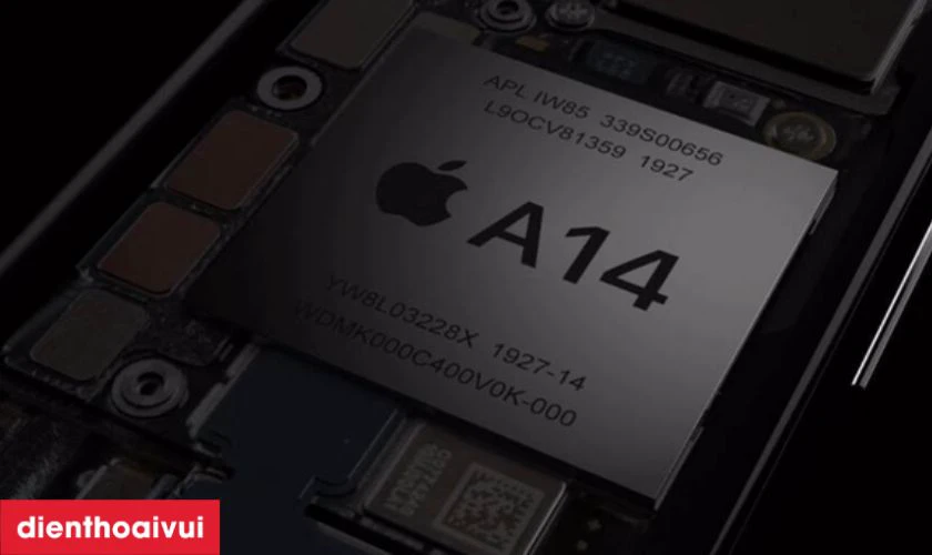 Có nên mua iPhone 12 64GB cũ trầy xước, chính hãng không? 