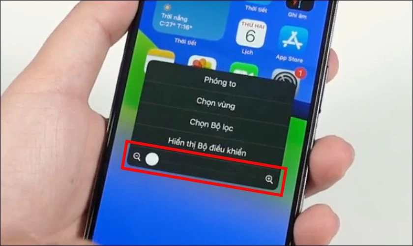 Dùng ba ngón tay chạm hai lần